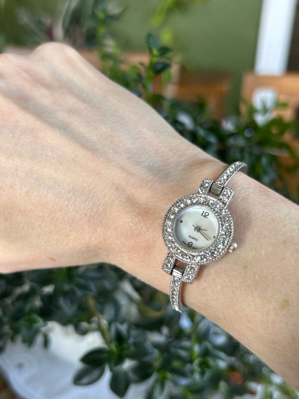 Elegant Silver Toned Art Deco Crystal Ladies Bracelet Watch - Picture 2 of 6